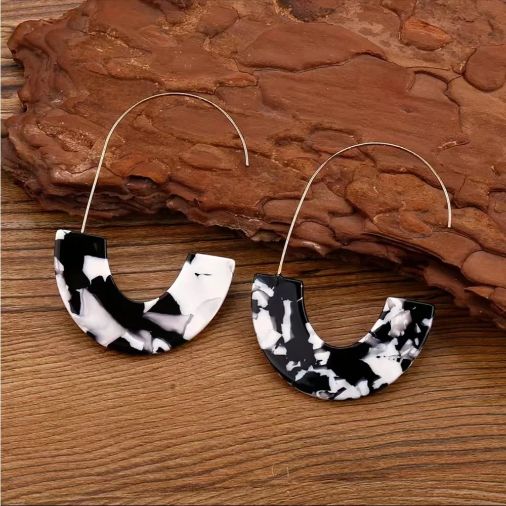 Acrylic Hoop Black & White‎ Earrings Simple Leisure Style